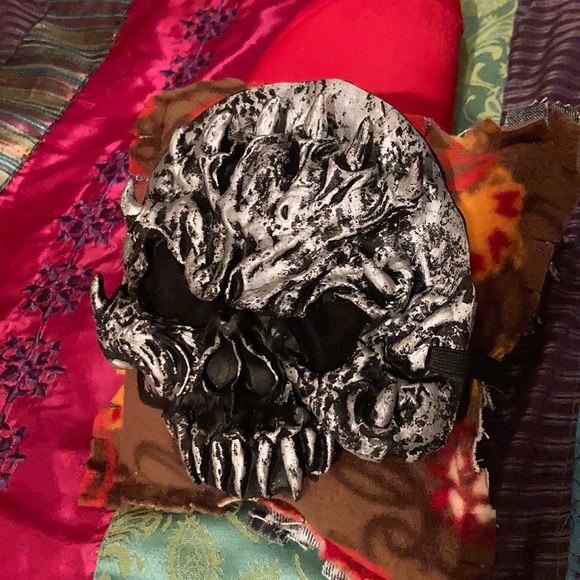 Scary priest skull Halloween costume - Picture 6 of 8